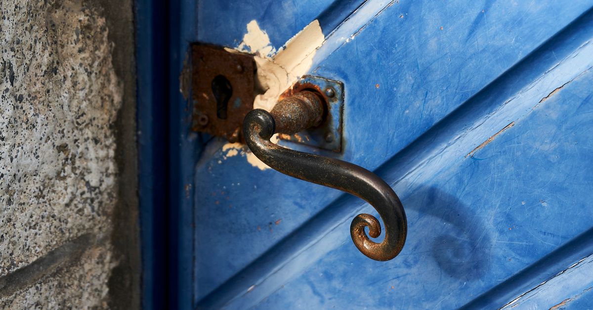 Door Knob Lock Broken? When to Repair vs. Replace — Brentwood Locksmith NY